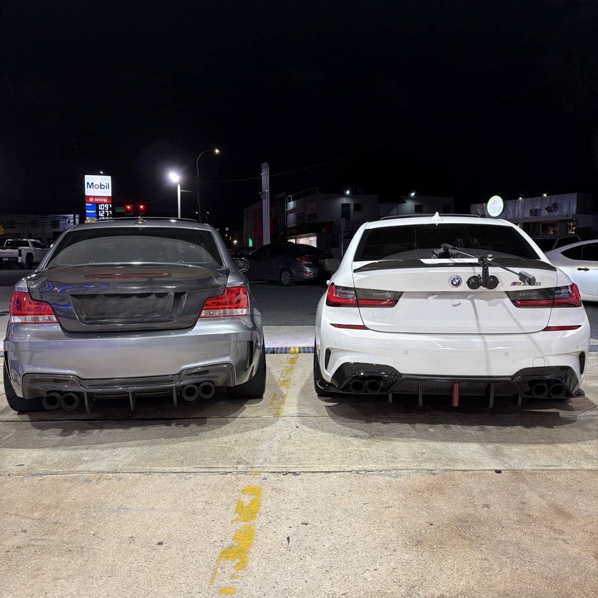 Just a few friends, having fun with the builds! 🏁 - by Adrian RR