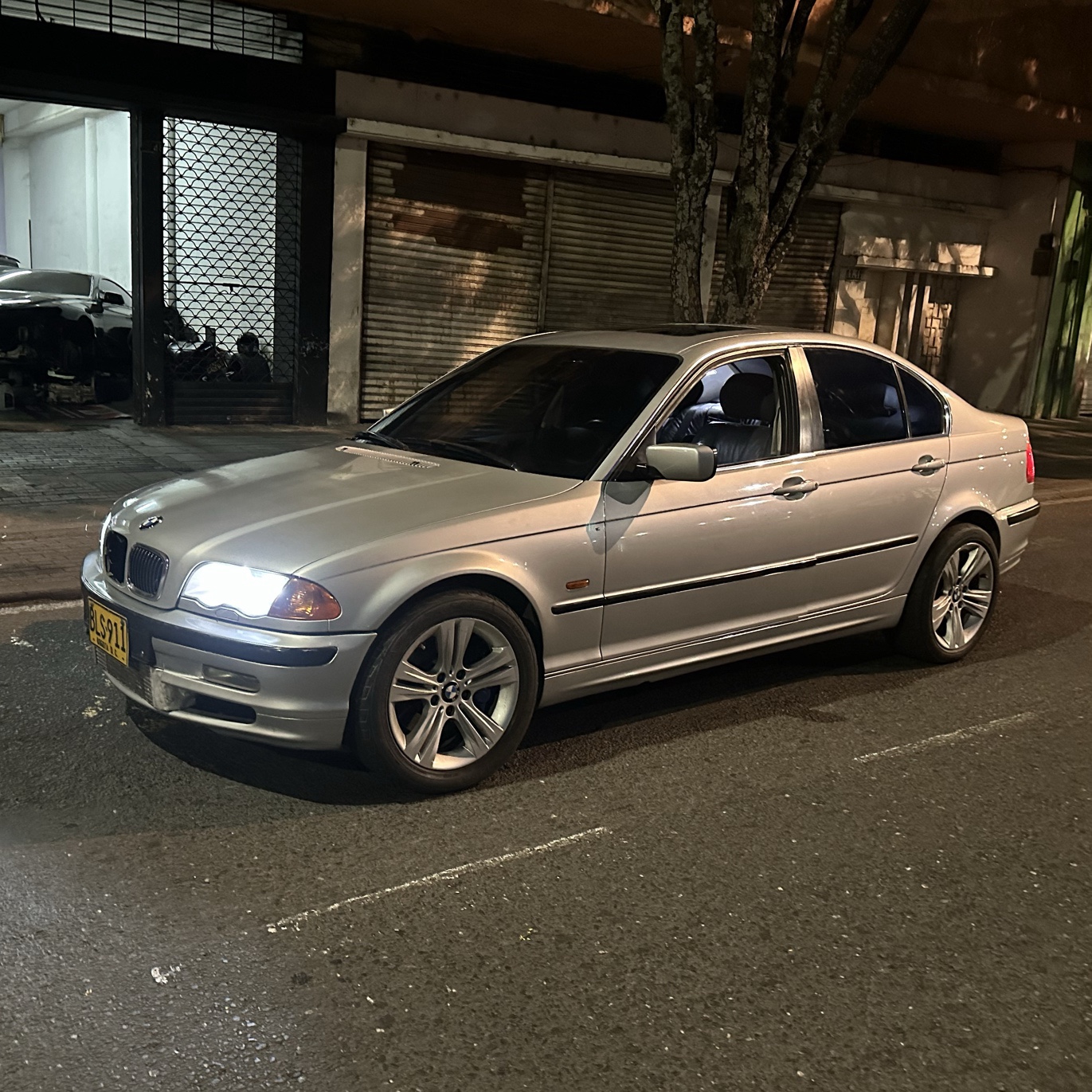 2001 BMW 330i